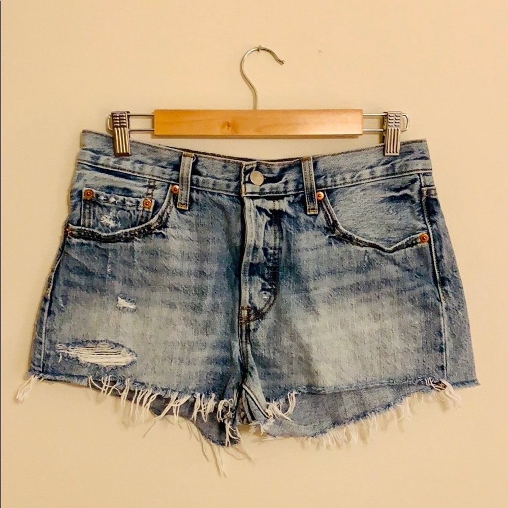 Levi’s 501 | Size 28 | Cutoff Denim Short